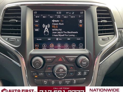 Used 2018 Jeep Grand Cherokee Overland AWD/4WD image 21