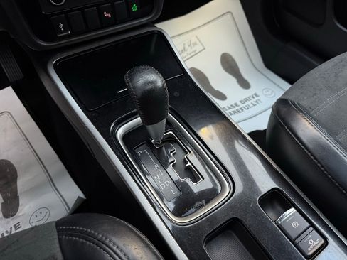 Used 2020 Mitsubishi Outlander SE image 42