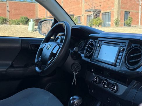 Used 2016 Toyota Tacoma SR image 24