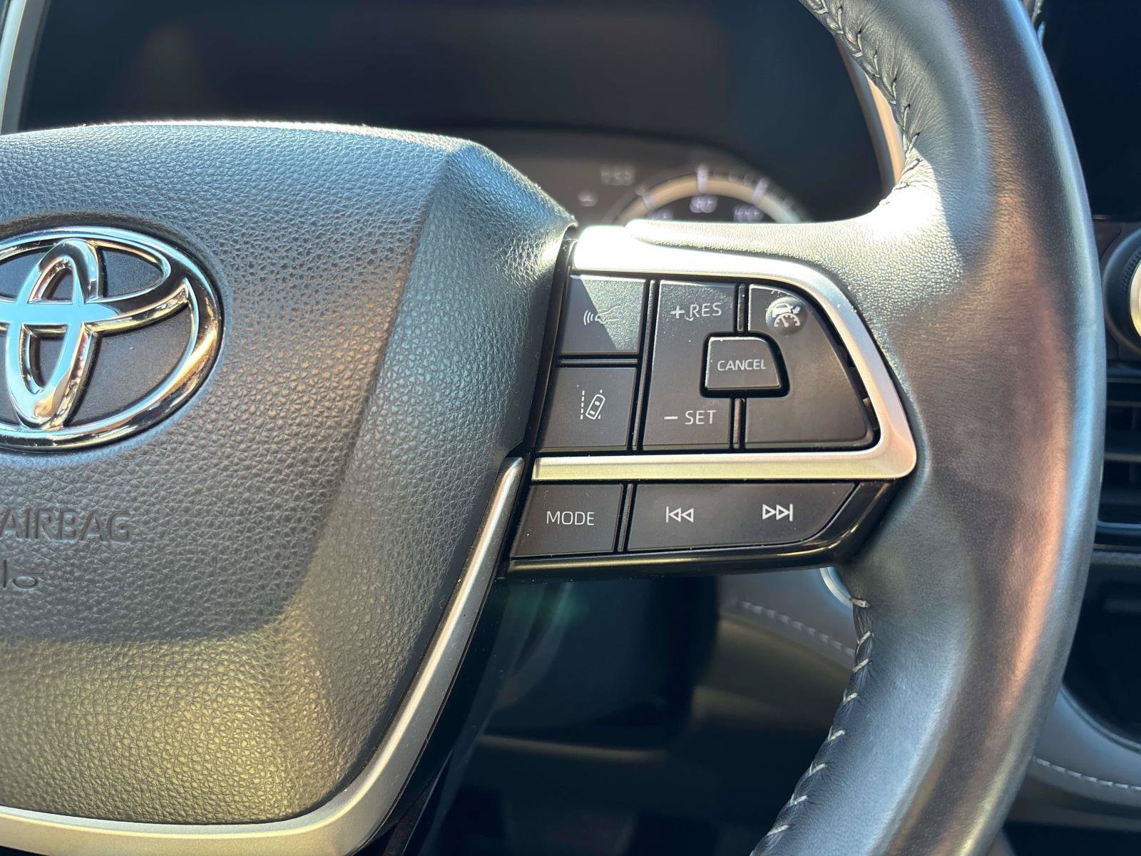 Used 2023 Toyota Highlander XSE AWD/4WD image 21