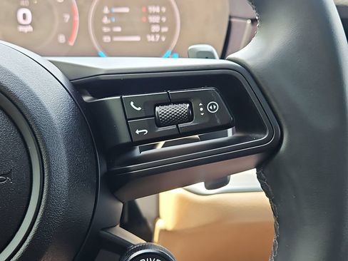 Certified 2024 Porsche Cayenne AWD/4WD image 31