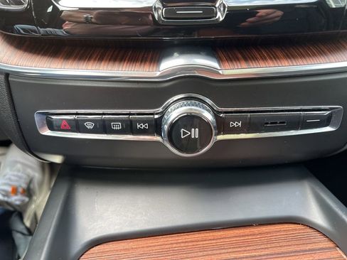 Certified 2023 Volvo XC60 B5 Plus w/ Climate Package AWD/4WD image 33