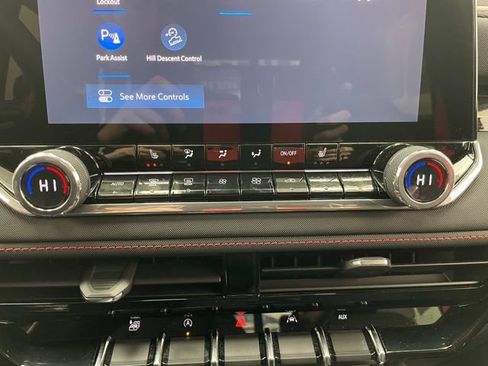 Used 2024 Chevrolet Colorado Z71 w/ Z71 Convenience Package 2 image 7