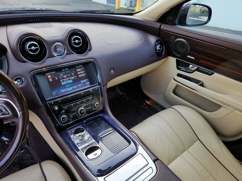 Used 2011 Jaguar XJ L Supersport image 14