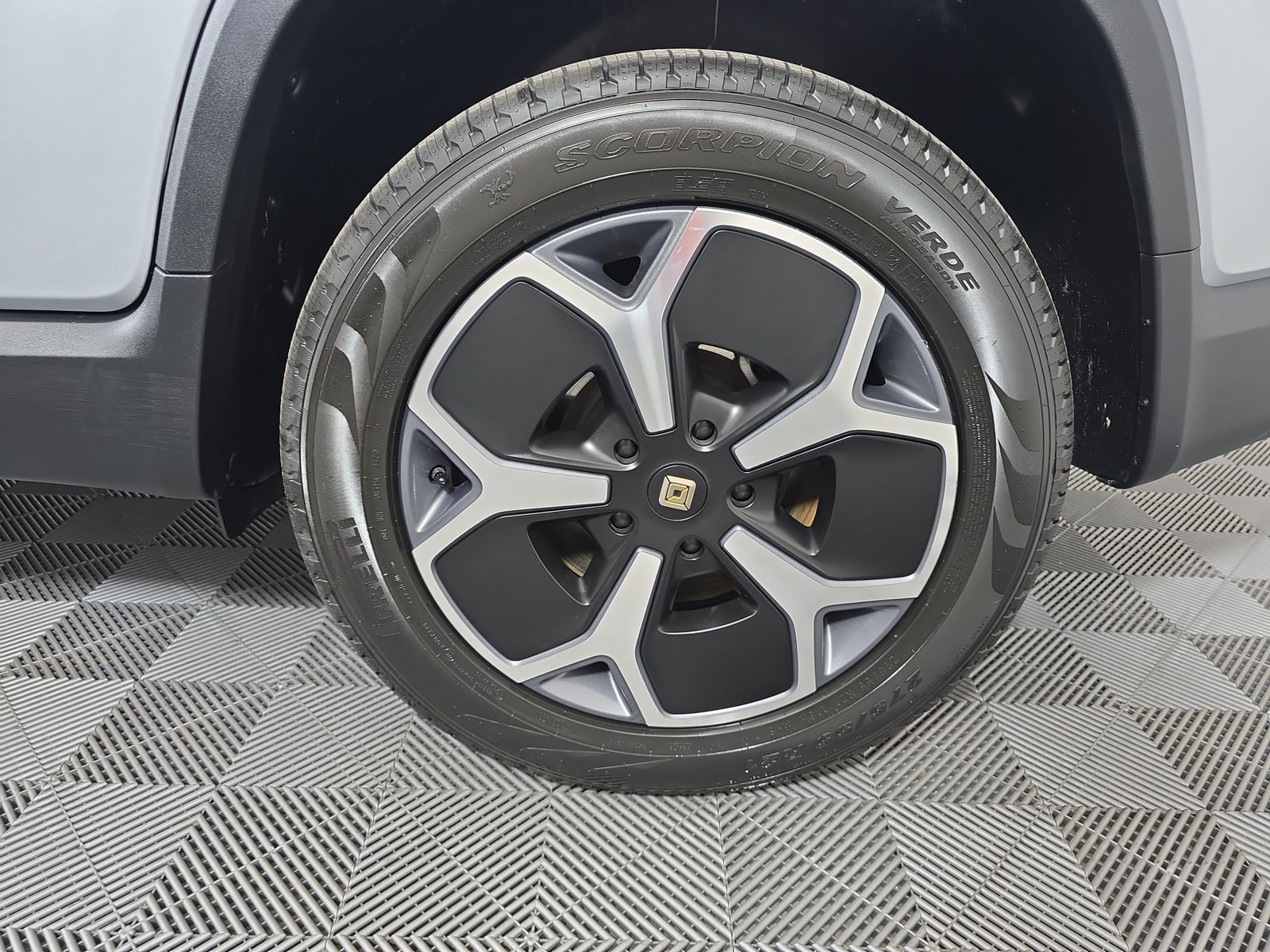 Used 2023 Rivian R1T Adventure Dual AWD/4WD image 10