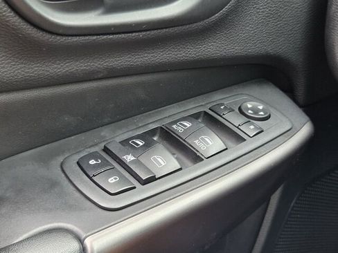 Used 2019 Jeep Cherokee Latitude Plus FWD image 33