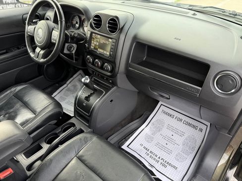 Used 2016 Jeep Patriot Latitude w/ Sun/Sound Group FWD image 13