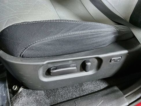 Certified 2021 Toyota Tacoma TRD Off-Road AWD/4WD image 17