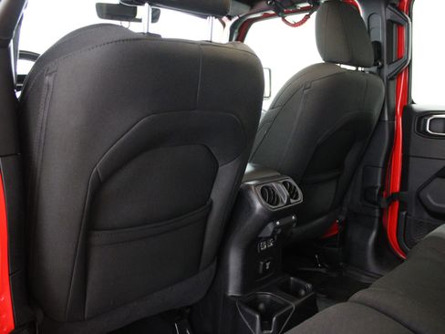 Used 2020 Jeep Wrangler Unlimited Sahara w/ Uconnect 4C Nav & Sound Group AWD/4WD image 16