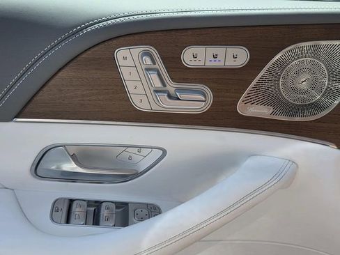 Used 2024 Mercedes-Benz Maybach GLS 600 4MATIC image 23