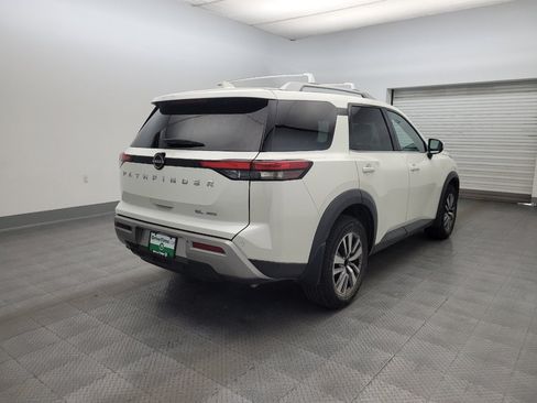 Used 2022 Nissan Pathfinder SL AWD/4WD image 9