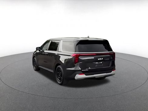 Used 2026 Kia Carnival FWD image 11