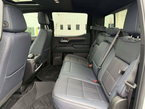Used 2023 Chevrolet Silverado 1500 High Country w/ High Country Premium Package AWD/4WD image 9