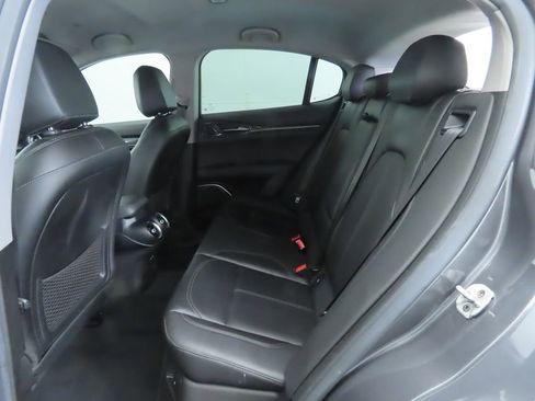 Used 2020 Alfa Romeo Stelvio image 21