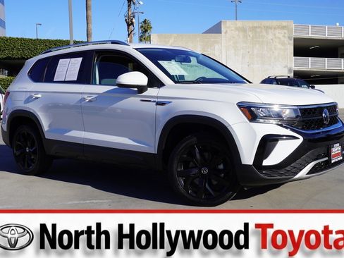 Used 2022 Volkswagen Taos SE image 1