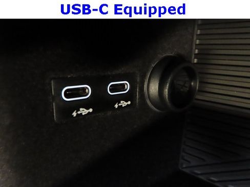 Used 2025 BMW 740i image 19