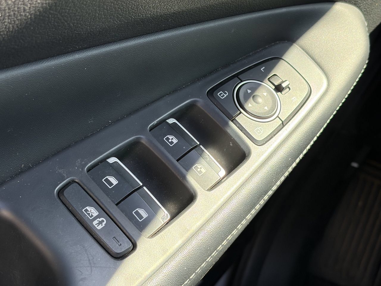 Used 2022 Hyundai Santa Fe SEL w/ Convenience + Premium Package FWD image 11