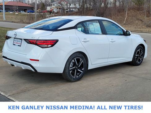 Used 2024 Nissan Sentra SV image 3
