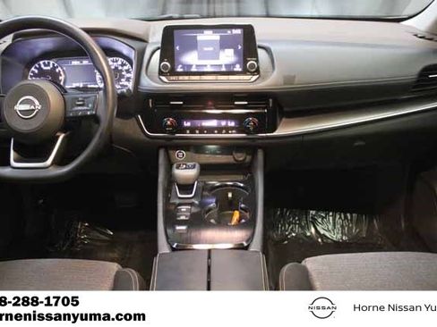 Used 2022 Nissan Rogue SV image 12