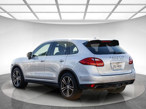 Used 2011 Porsche Cayenne S image 2