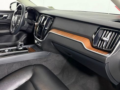 Used 2022 Volvo S60 B5 Momentum image 30