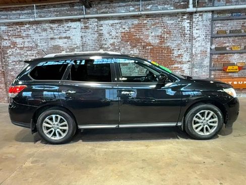 Used 2016 Nissan Pathfinder SV w/ Trailer Tow Package image 2