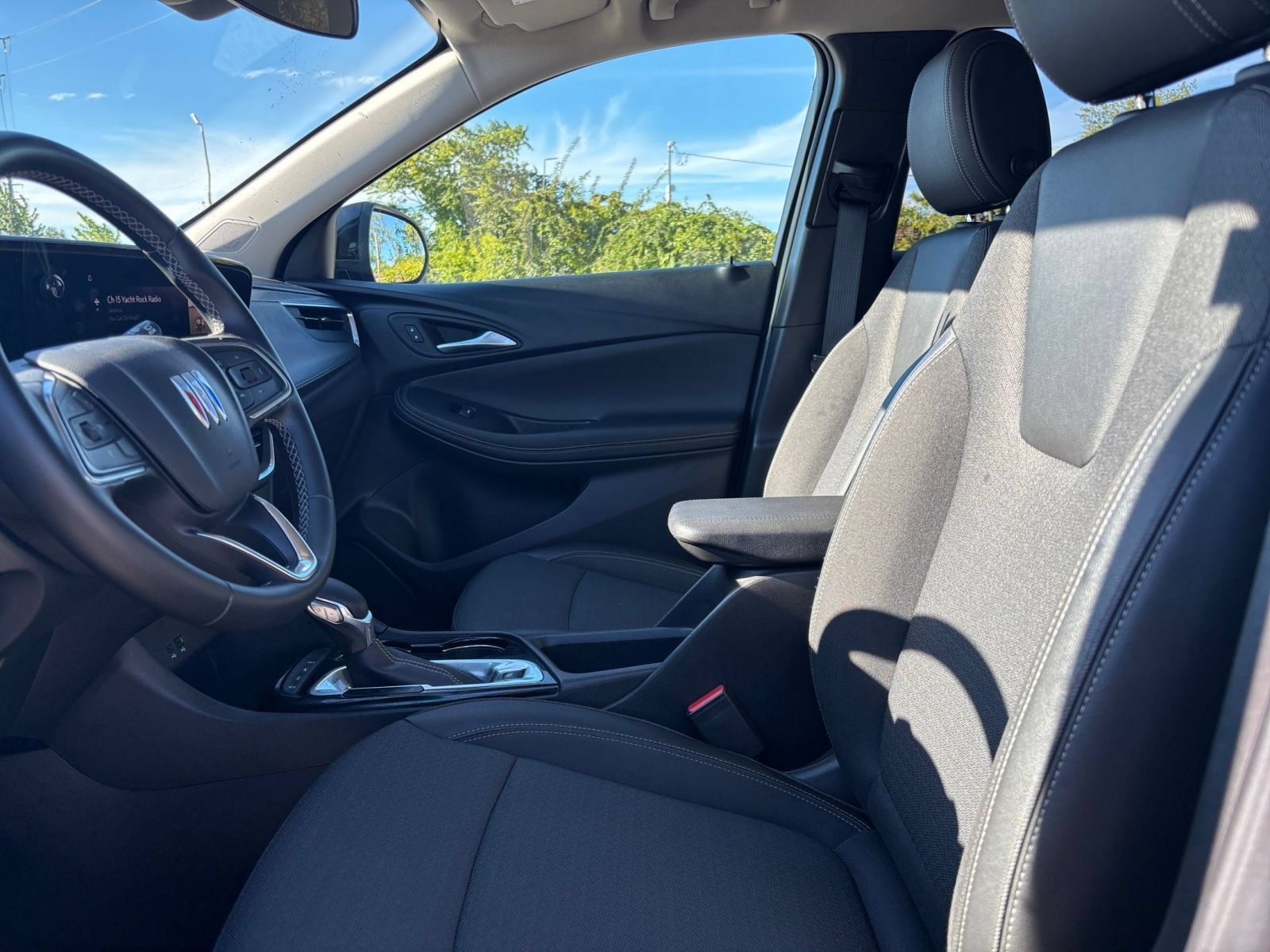 Used 2025 Buick Encore GX Preferred AWD/4WD image 22