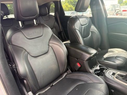 Used 2017 Jeep Cherokee Latitude w/ True North Edition AWD/4WD image 29