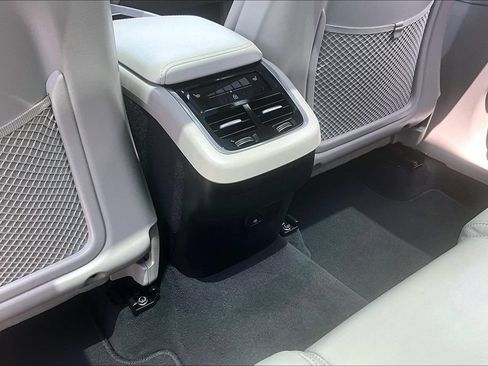 Certified 2026 Volvo XC60 B5 Ultra AWD/4WD image 31