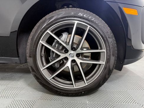 Certified 2026 Porsche Macan AWD/4WD image 14