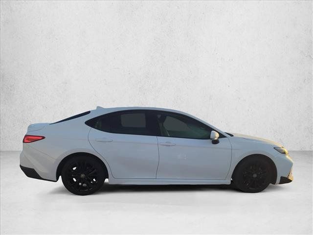 Used 2025 Toyota Camry SE w/ Convenience Package FWD image 5