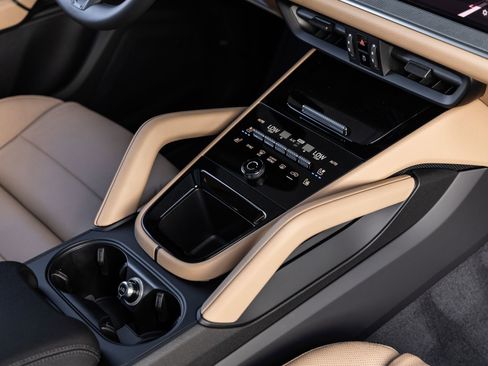 Certified 2026 Porsche Cayenne AWD/4WD image 46