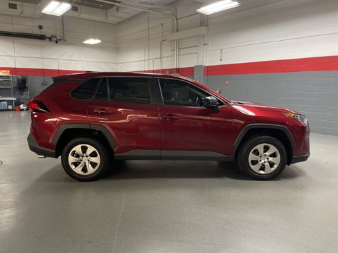 Used 2022 Toyota RAV4 LE image 11