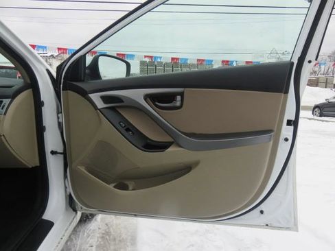 Used 2016 Hyundai Elantra SE w/ Option Group 02 image 18