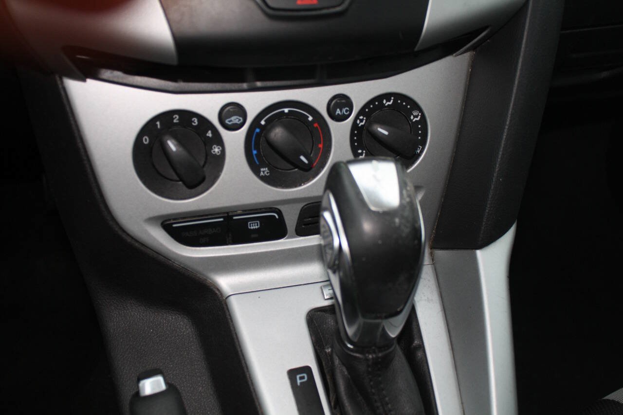 Used 2014 Ford Focus SE w/ Equipment Group 201A FWD image 11