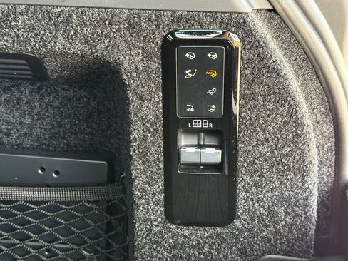 Certified 2025 Land Rover Range Rover SV AWD/4WD image 42