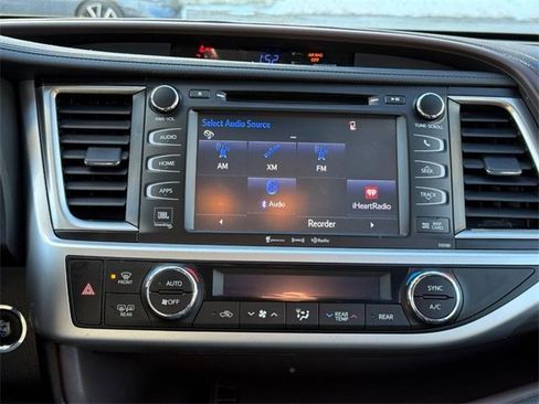 Used 2018 Toyota Highlander Limited image 14