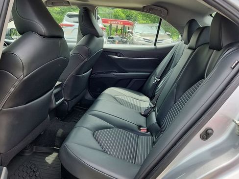 Used 2020 Toyota Camry SE w/ Sunroof Package FWD image 10