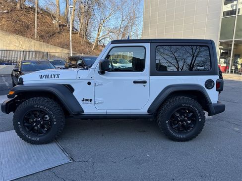 Used 2022 Jeep Wrangler Willys image 3
