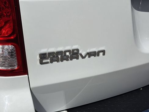 Used 2020 Dodge Grand Caravan SXT FWD image 14