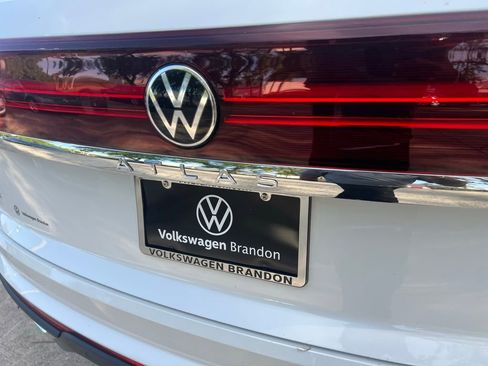 New 2026 Volkswagen Atlas Cross Sport SE FWD image 31