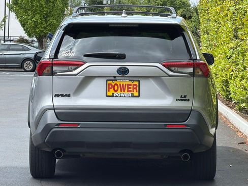 Used 2022 Toyota RAV4 LE AWD/4WD image 5
