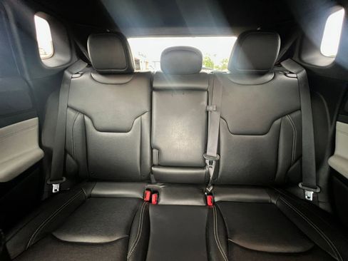 Used 2025 Jeep Compass Limited image 38