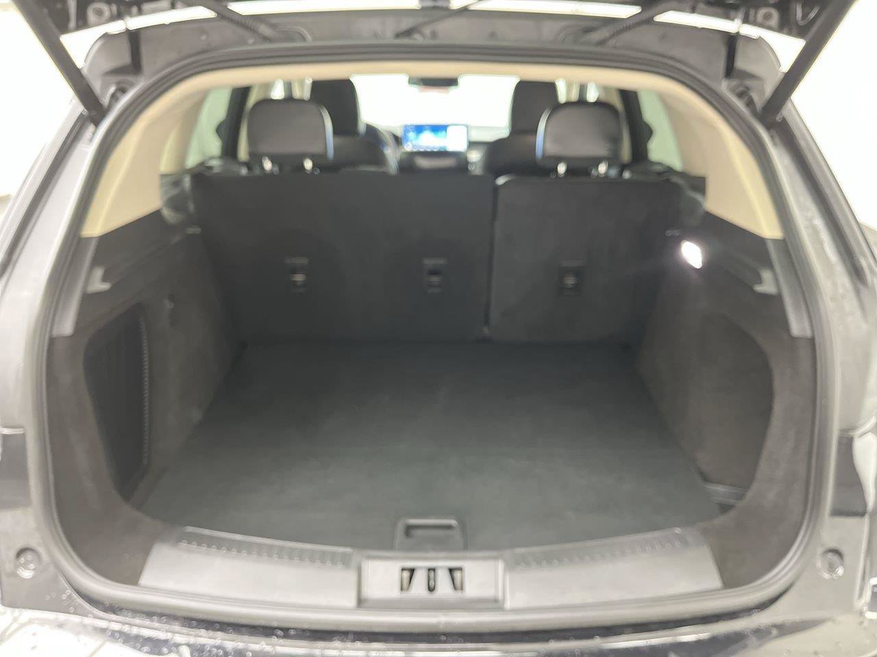 Used 2023 Lincoln Corsair AWD w/ Towing Package image 28