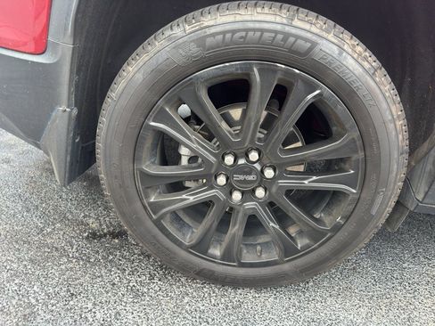 Used 2022 GMC Acadia SLT w/ Elevation Edition AWD/4WD image 3