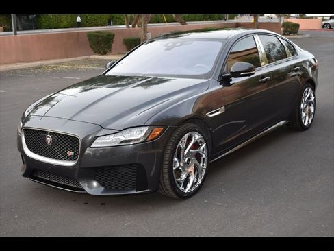 Used 2016 Jaguar XF S image 3