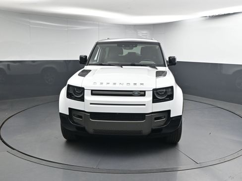 Used 2024 Land Rover Defender 90 X-Dynamic SE image 27