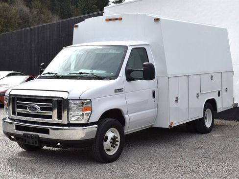 Used 2017 Ford E-350 and Econoline 350 Super Duty w/ Power Windows & Locks Group image 8