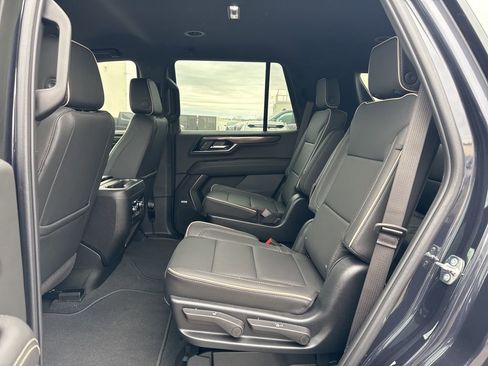 New 2025 GMC Yukon Elevation image 32