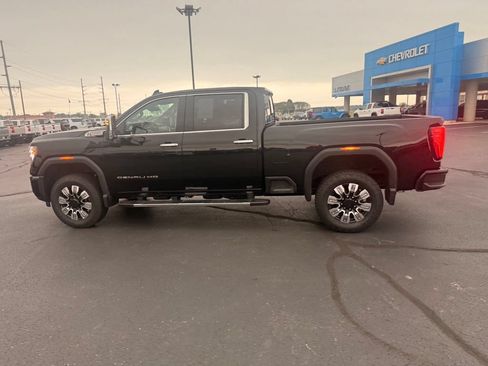 Used 2024 GMC Sierra 2500 Denali AWD/4WD image 6